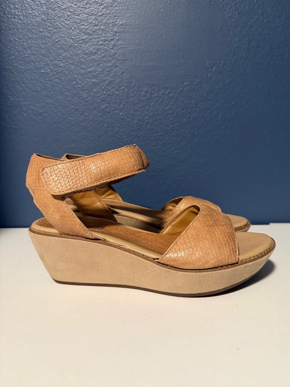 Clarks Hazelle Alba Tan Leather Snake Print Wedge Platform Comfort Sandal 9 - Picture 2 of 8
